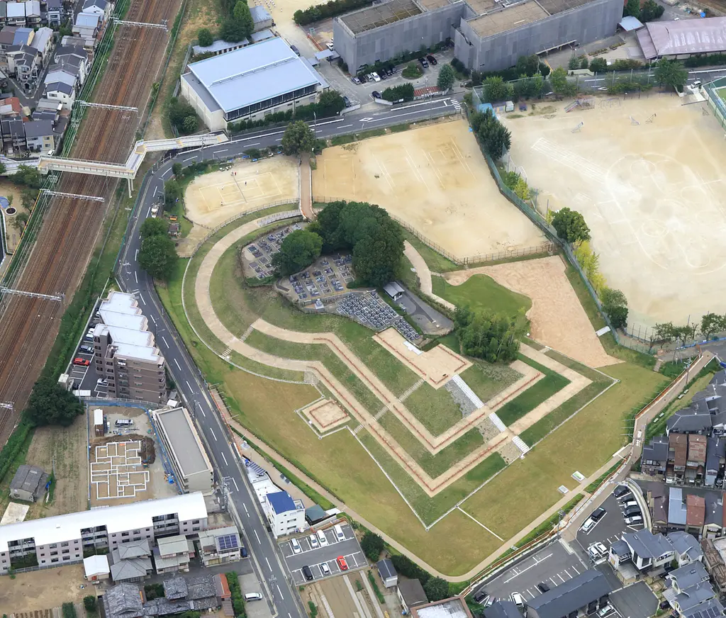 恵解山古墳(南西から)_長岡京市 恵解山古墳(南西から)_長岡京市