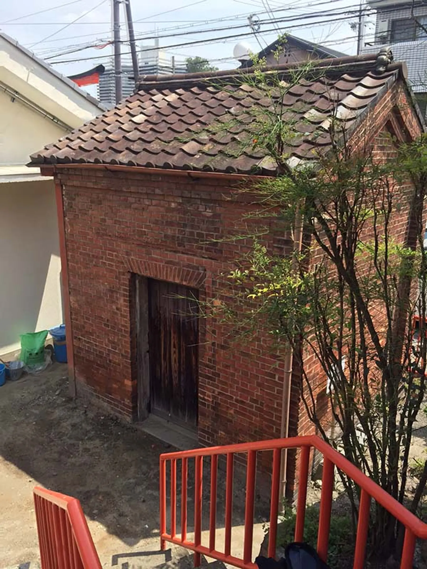 JR稲荷駅ランプ小屋