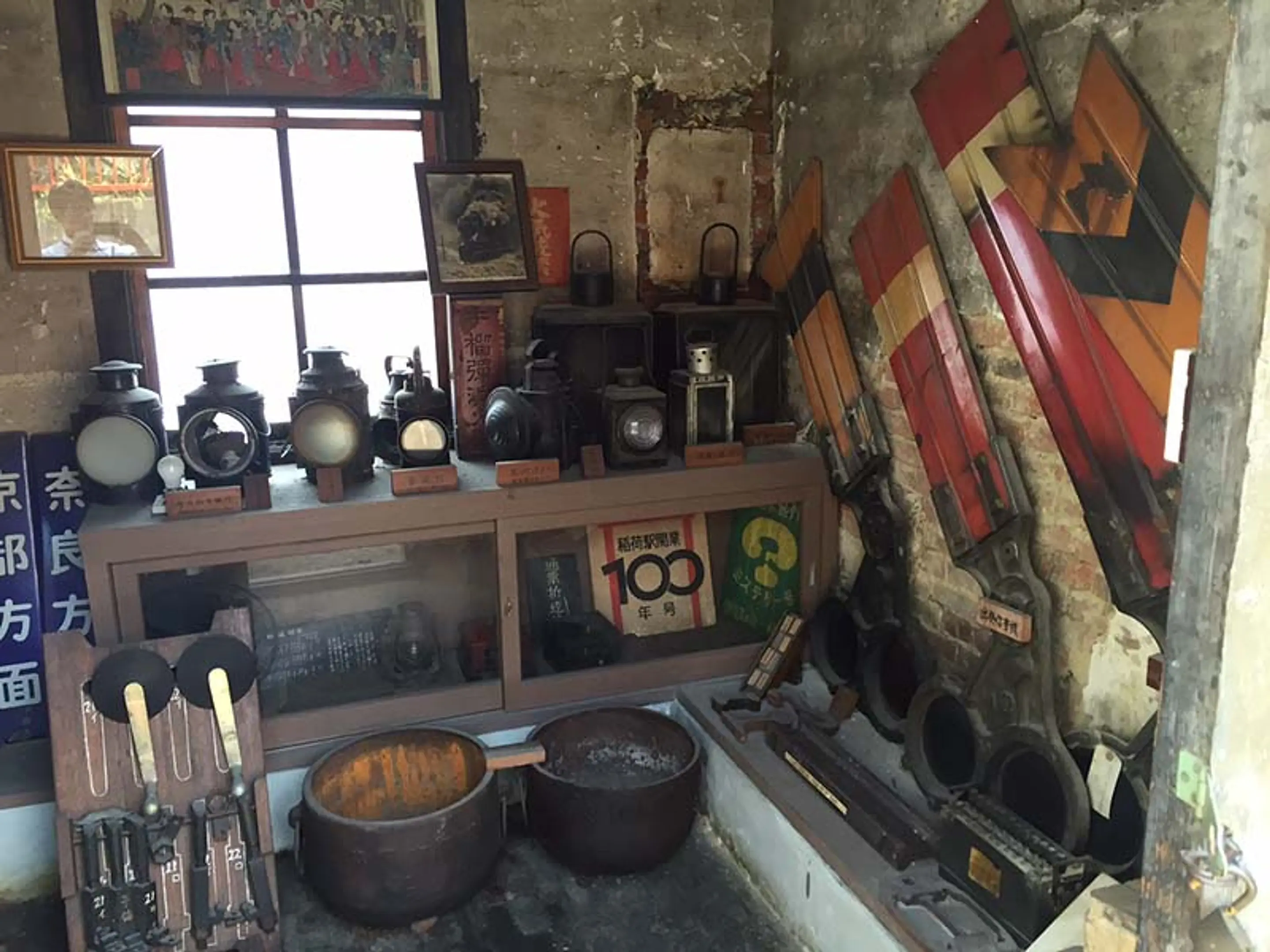 JR稲荷駅ランプ小屋