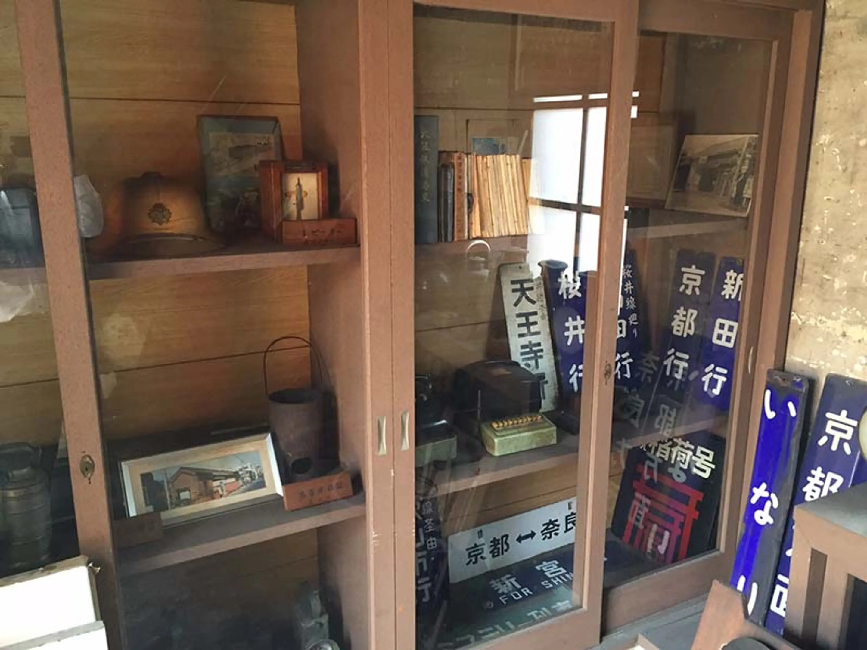 JR稲荷駅ランプ小屋