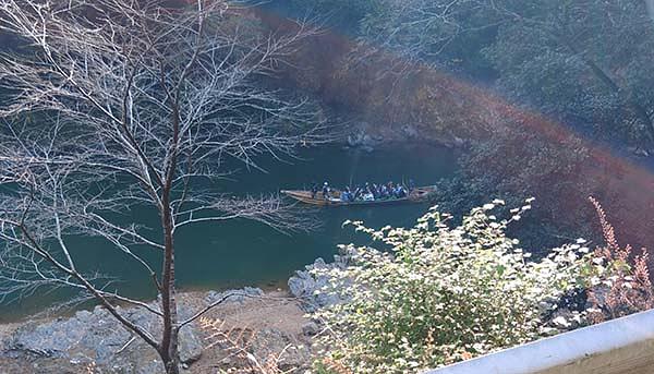 保津川下りの船に遭遇