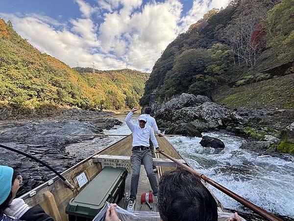 落差のある急流を通るたびに歓声があがります
