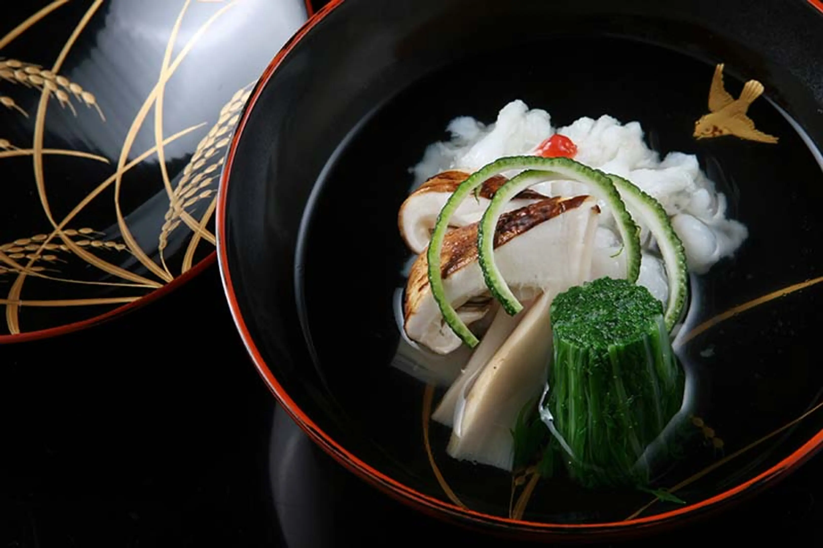 ○soup dish with pike conger and matsutake mushroom.jpg