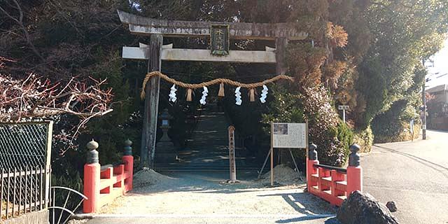 古川をさらに進むと宮ノ谷川。水渡神社の前を通過していきます