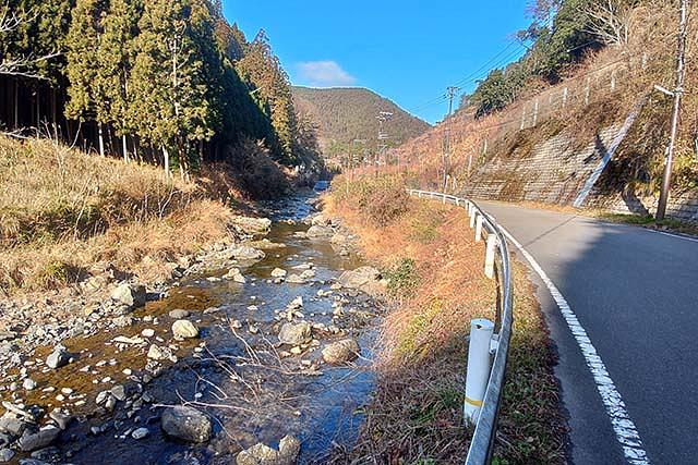 市街地を抜けるとそれまで憩いの場としての鴨川は姿を変えます