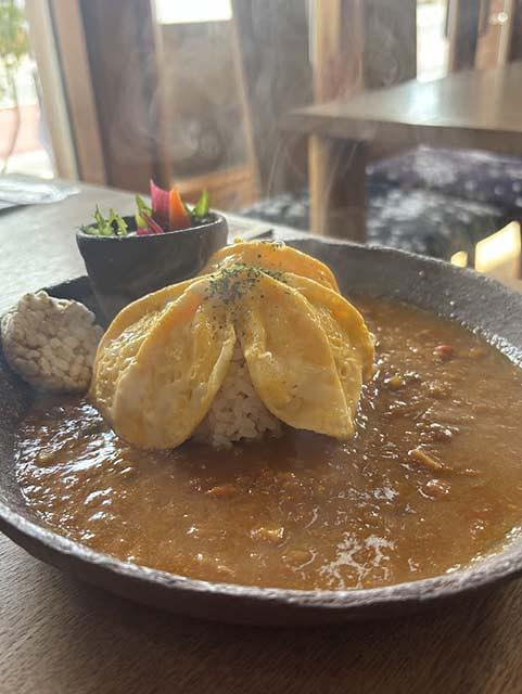『銘木カフェSHIKI』の名物カレー