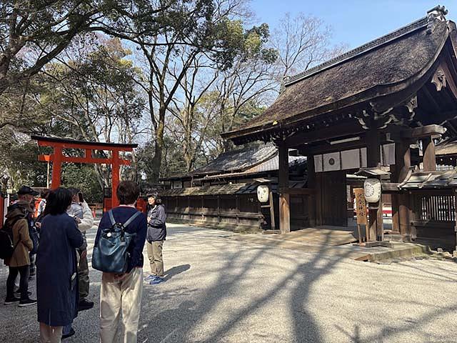  下鴨神社の摂社である河合神社の前を通り、鴨川へ向かいます