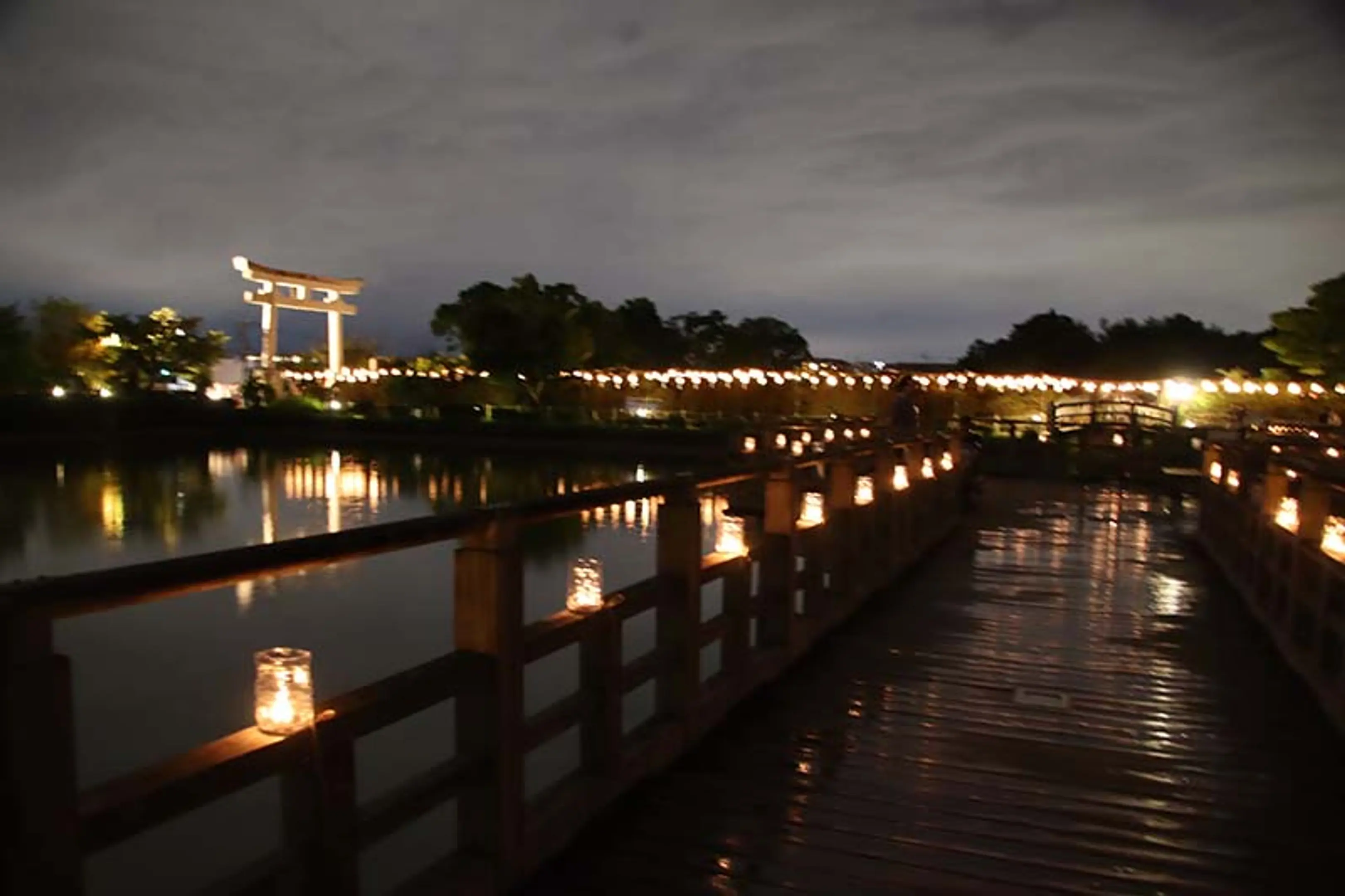 長岡天満宮八条ヶ池夏灯籠